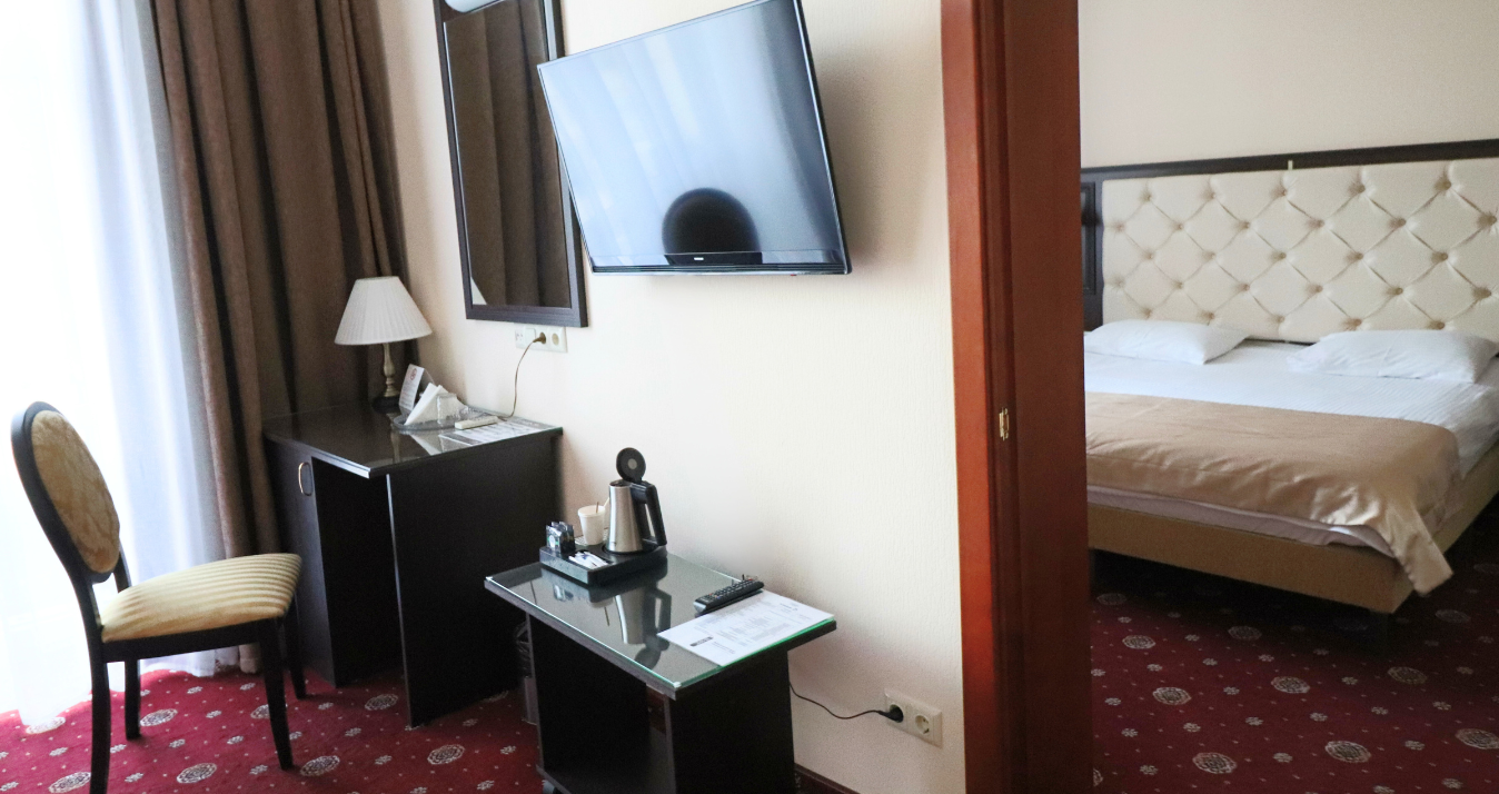 Suite. 11