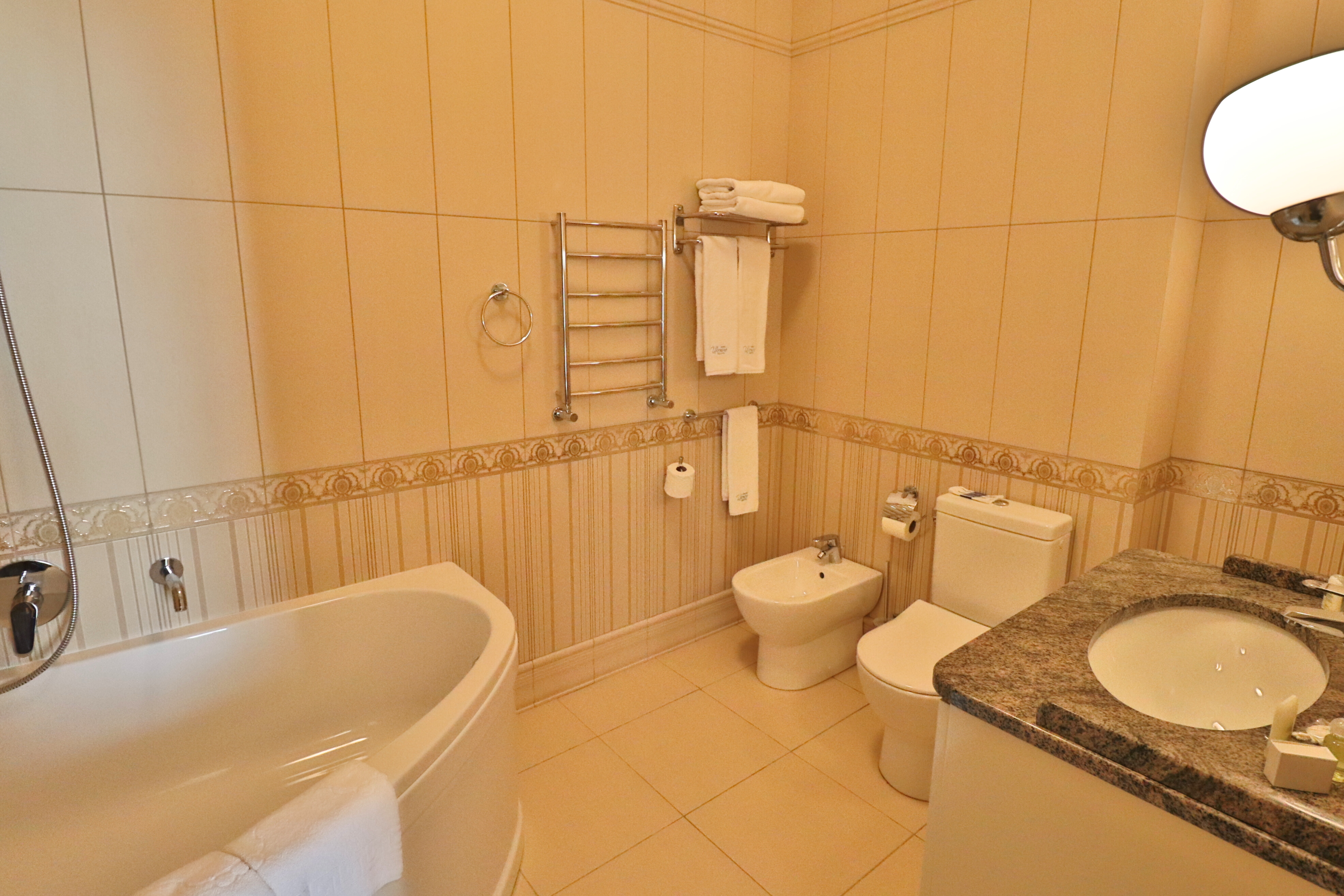 Executive Suite. 15