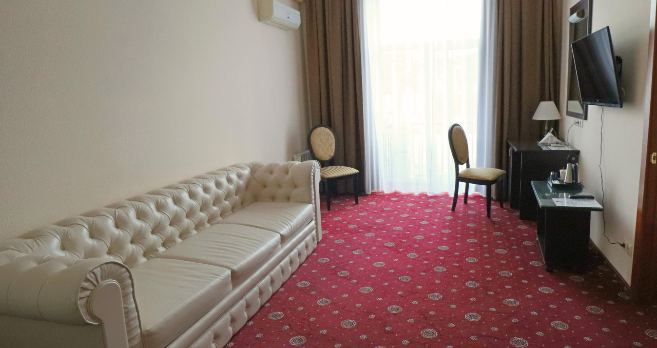 Suite. 12