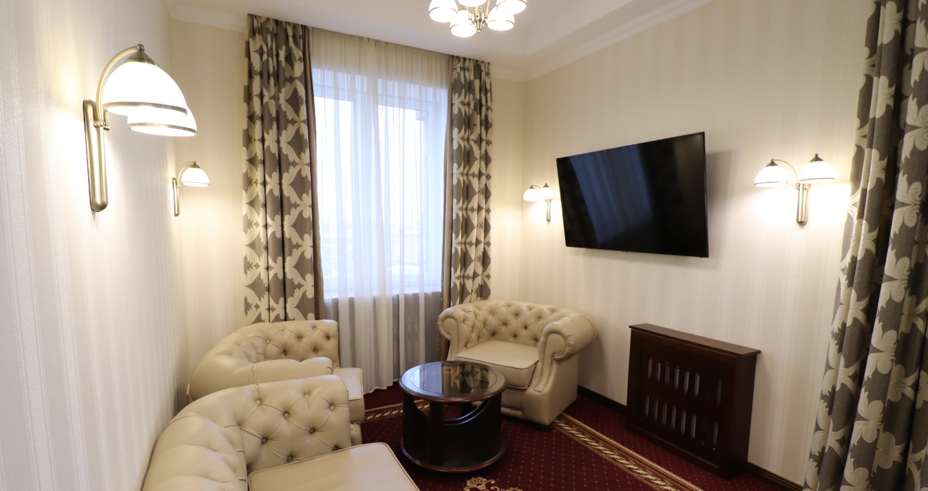 Executive Suite. 7