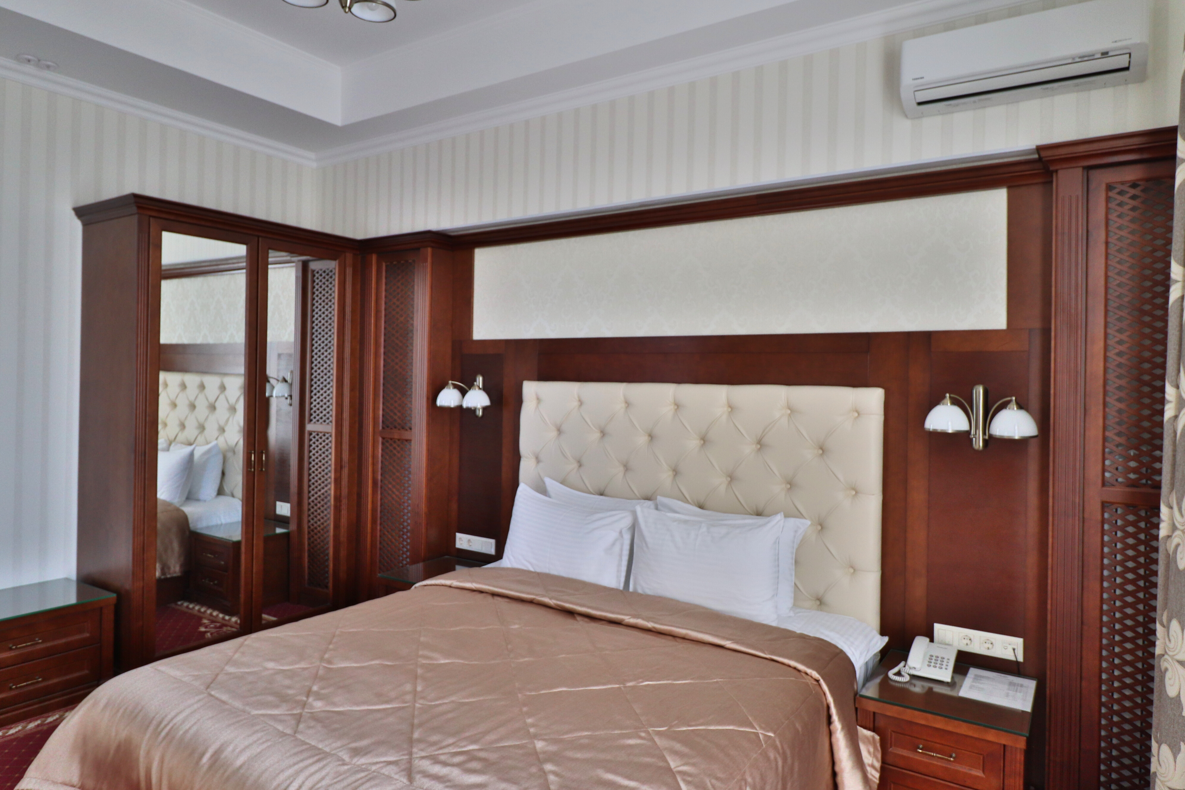 Executive Suite. 11
